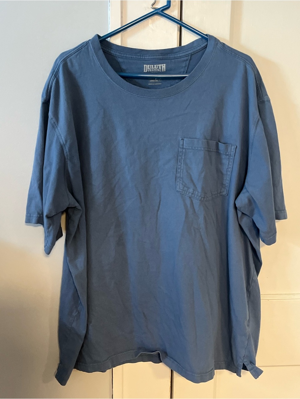 Duluth Trading Co Men’s Relaxed fit Long tailed T-shirt with pocket